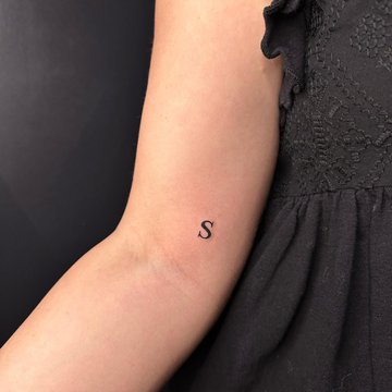 Тату с буквами