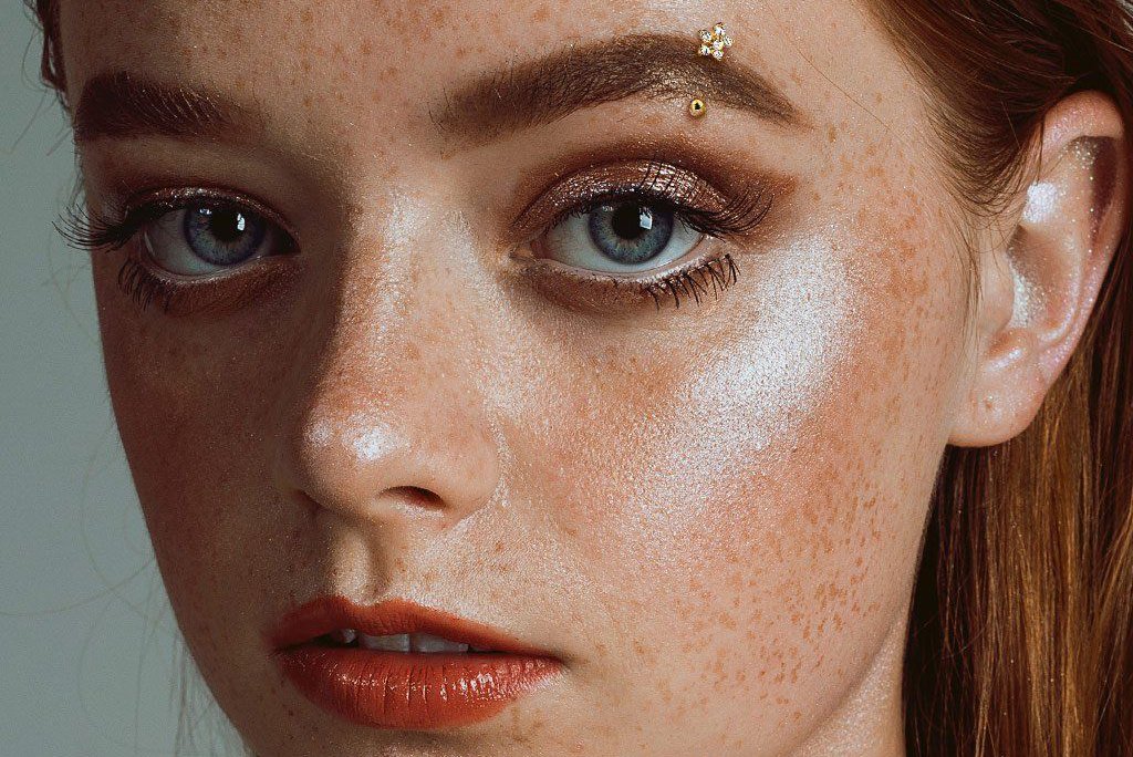 женский пирсинг брови