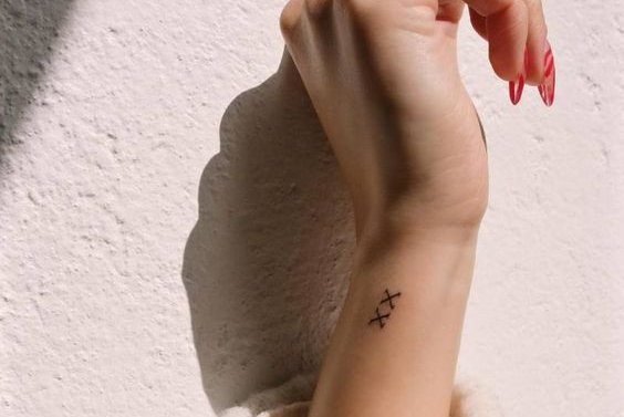 Тату на запястье