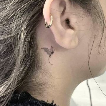 Тату на шиї для жінок