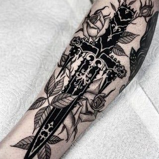 Тату ескізи кинджал