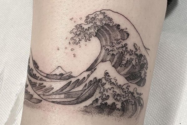 Тату-ескіз хвиля