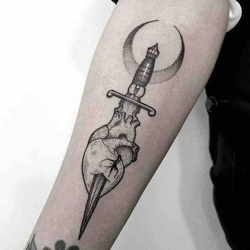 Тату ескізи кинджал