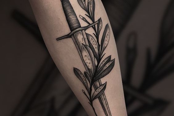 Тату ескізи кинджал