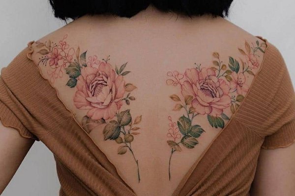 Женские татуировки на спине