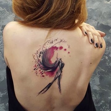 Женские татуировки на спине