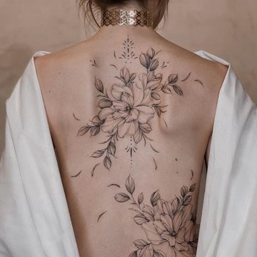 Жіночі татуювання на спині