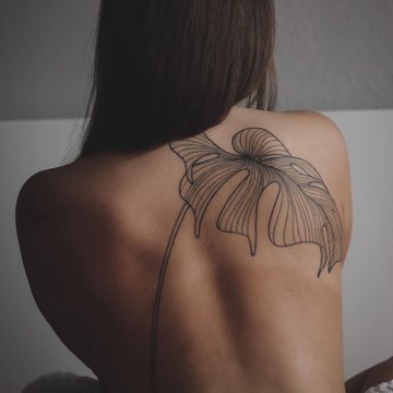 Женские татуировки на спине