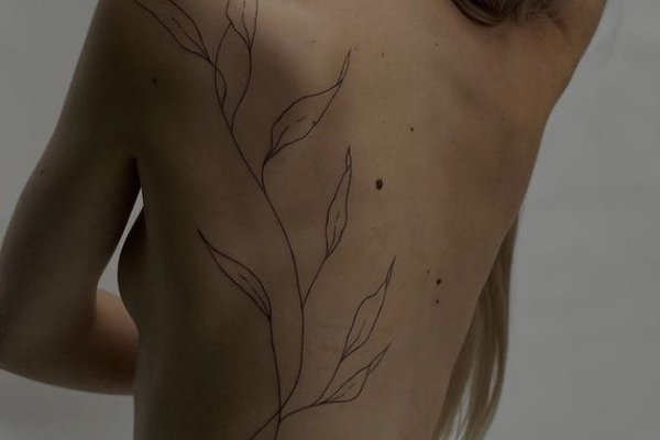 Жіночі татуювання на спині