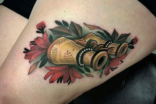 Тату-ескіз бінокль