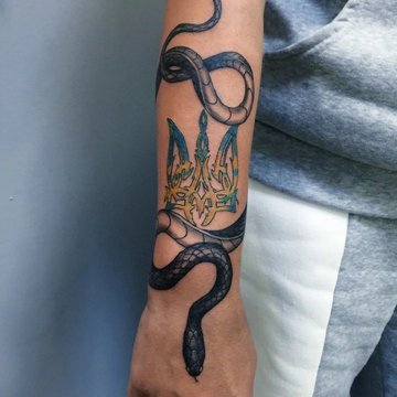 Чоловічі патріотичні татуювання