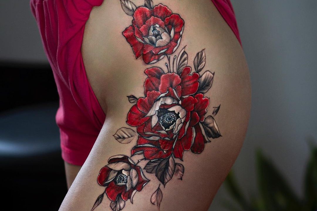 Жіночі татуювання на стегнах