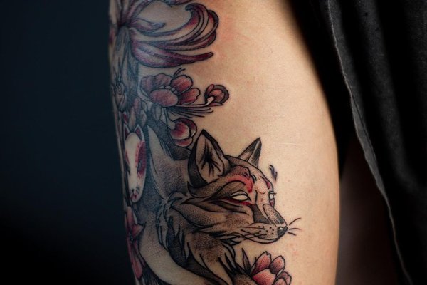 Жіночі татуювання на стегнах