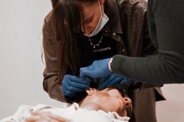 Навчання пірсингу в Кам'янському