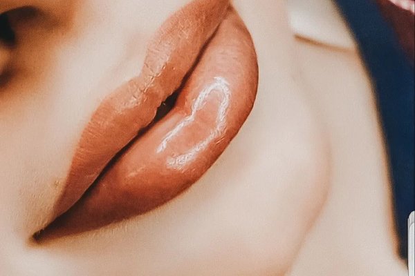 Видалення перманентного макіяжу в Києві