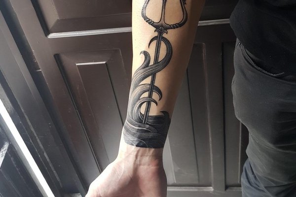 тату трезубец