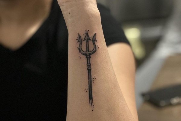 тату трезубец