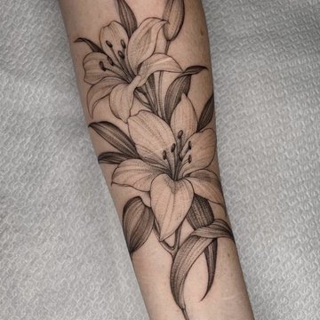 Тату лилии