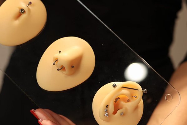 Навчання пірсингу в Києві