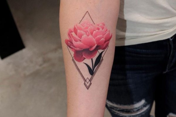 тату-эскиз пион