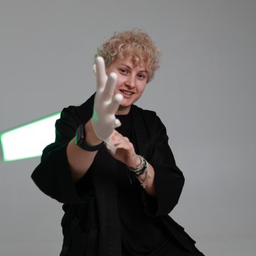 Тату-майстер