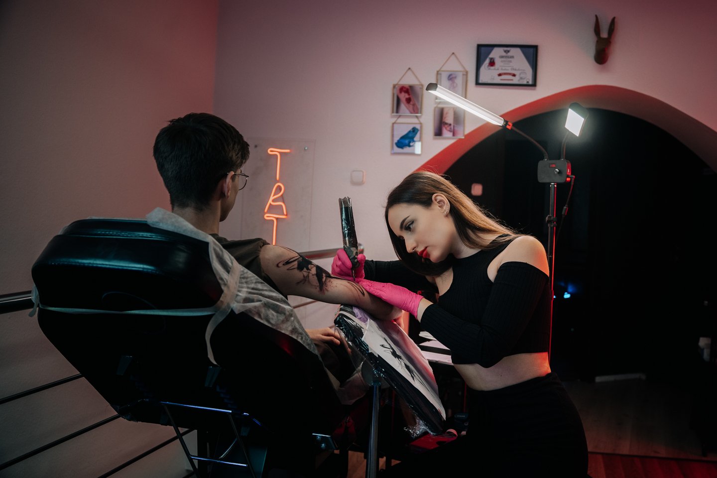 Тату-майстер