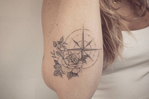 тату компас
