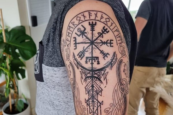 Тату Вегвизир