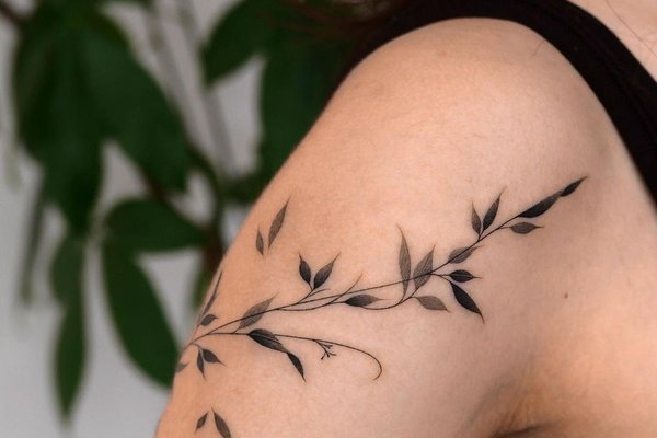 Тату веточка