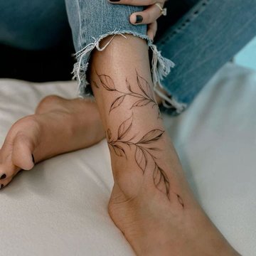 Тату веточка на руке