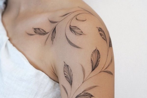 Татуювання гілка на руці