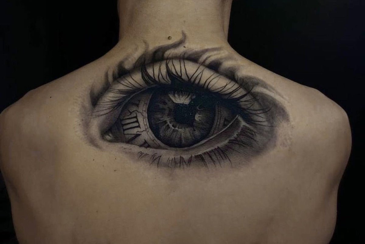 Чоловічі тату на спині