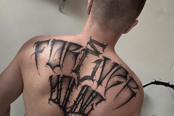 Чоловічі тату на спині