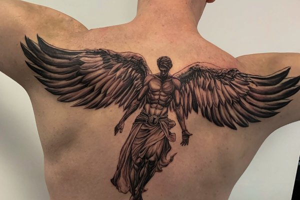 Чоловічі тату на спині