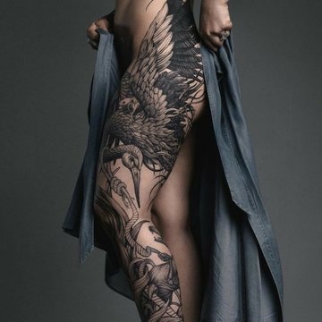 Жіночі татуювання на стегнах