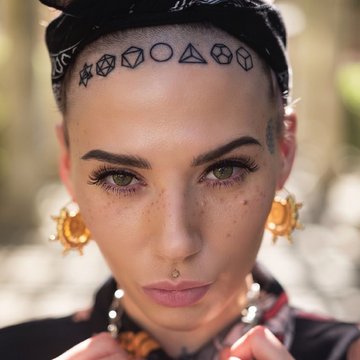 Тату на обличчі