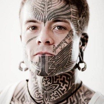 Тату на обличчі