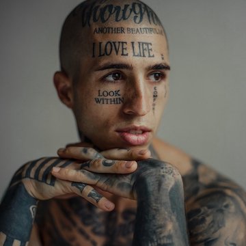 Татуировки на лице