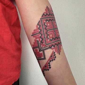 тату с украинской вышивкой