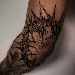 Чоловічі тату на лікті