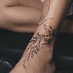 Тату на стопі та ступнях