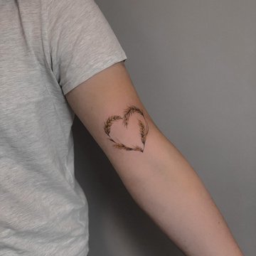 Жіночі патріотичні татуювання