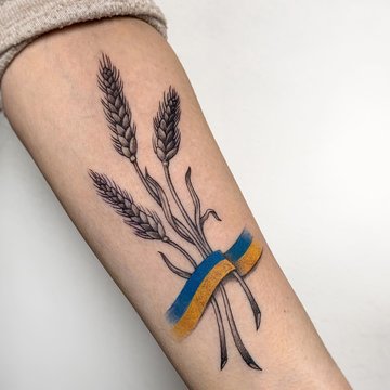 Жіночі патріотичні татуювання