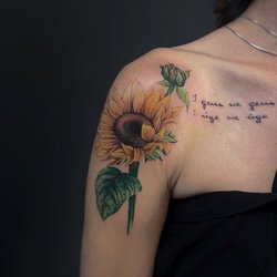 Жіночі патріотичні татуювання