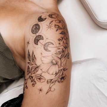 Женские тату на плечах