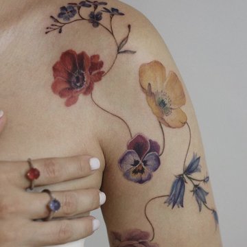 Жіночі тату на плечах