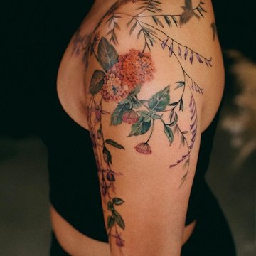 Жіночі тату на плечах