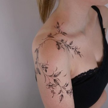 Жіночі тату на плечах