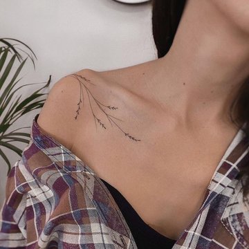 Жіночі тату на плечах