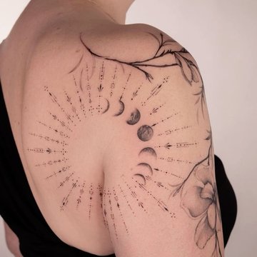 Жіночі тату на плечах